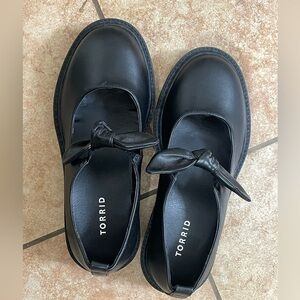 Mary Jane Bow Lug-Sole Flat (WW)